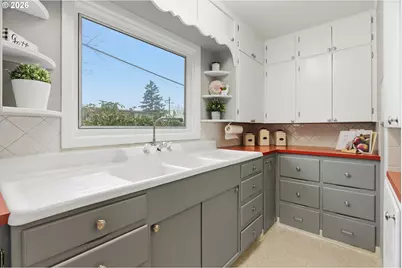 2525 SW Hume Ct, Portland, OR 97219 - Photo 14