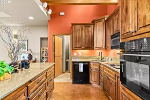 747 Holbrook Ln, Creswell, OR 97426 - Photo 14