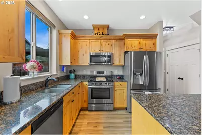 1202 Albatross Ct, Sweet Home, OR 97386 - Photo 12