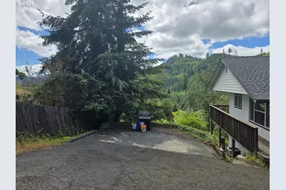 1852 Lakeview Dr, Sutherlin, OR 97479 - Photo 6