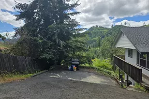 1852 Lakeview Dr, Sutherlin, OR 97479 - Photo 6