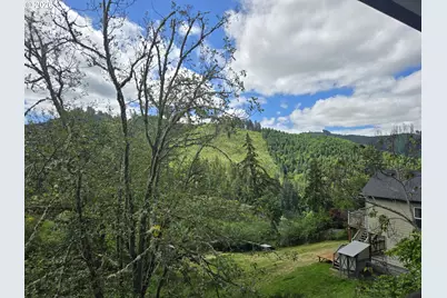 1852 Lakeview Dr, Sutherlin, OR 97479 - Photo 8