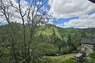 1852 Lakeview Dr, Sutherlin, OR 97479 - Photo 8