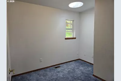 1852 Lakeview Dr, Sutherlin, OR 97479 - Photo 16