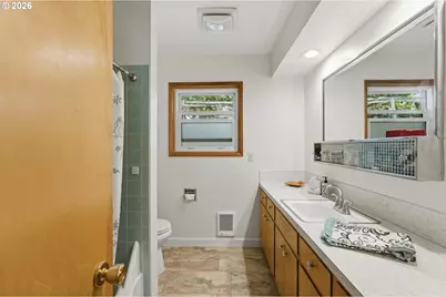 11842 SE Grant St, Portland, OR 97216 - Photo 20