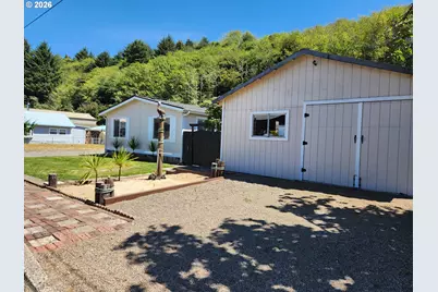 710 Clearlake Ave, Winchester Bay, OR 97467 - Photo 4