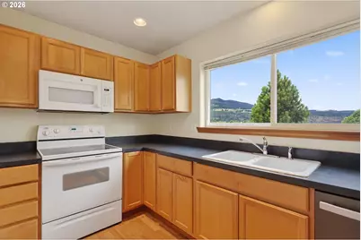 2912 Eugene St, Hood River, OR 97031 - Photo 14