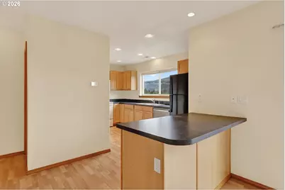 2912 Eugene St, Hood River, OR 97031 - Photo 12