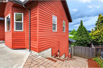 2912 Eugene St, Hood River, OR 97031 - Photo 32