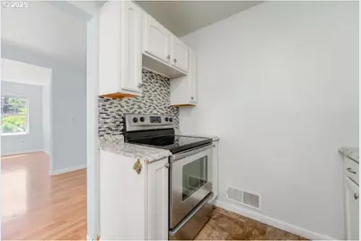 1235 SE Booth Ave, Roseburg, OR 97470 - Photo 4