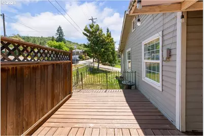 1235 SE Booth Ave, Roseburg, OR 97470 - Photo 22