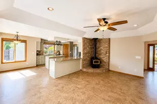 836 NW 21st St, McMinnville, OR 97128 - Photo 4