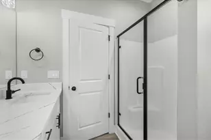 1105 Hardcastle Ave, Woodburn, OR 97071 - Photo 18