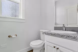 12102 SE Raymond St, Portland, OR 97266 - Photo 16