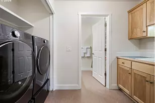 2089 Graham Dr, Eugene, OR 97405 - Photo 32