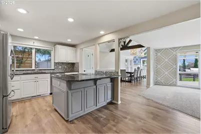 212 E Crestview Dr, Newberg, OR 97132 - Photo 4