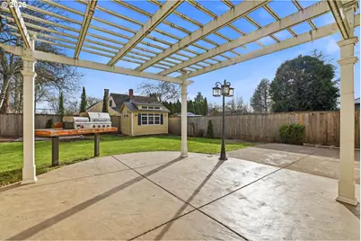 212 E Crestview Dr, Newberg, OR 97132 - Photo 32