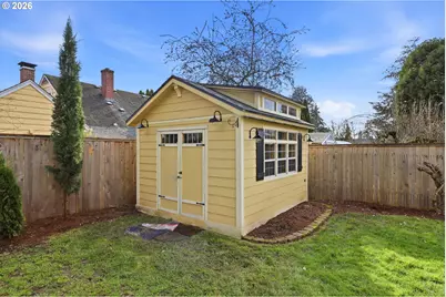 212 E Crestview Dr, Newberg, OR 97132 - Photo 34