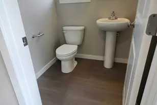 792 Magnolia Ave, Woodburn, OR 97071 - Photo 2