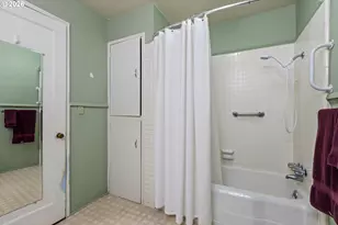 1564 NW Almond Ave, Roseburg, OR 97471 - Photo 24
