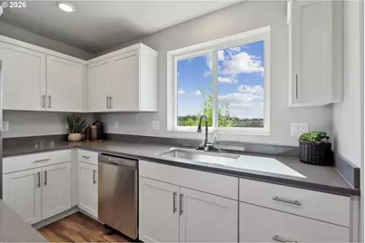 746 Merriott Ln, Woodburn, OR 97071 - Photo 12