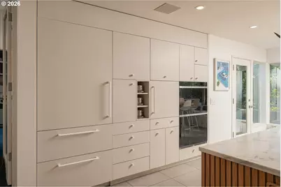 2725 SW Sherwood Dr, Portland, OR 97201 - Photo 14