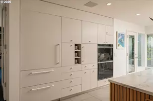 2725 SW Sherwood Dr, Portland, OR 97201 - Photo 14