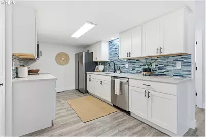 512 SW Eastman Pkwy, Gresham, OR 97080 - Photo 12