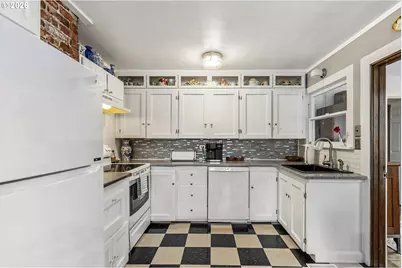 606 N Parkway Ave, Battle Ground, WA 98604 - Photo 8