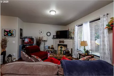 279 NE Natalie St, Hillsboro, OR 97124 - Photo 8