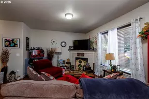 279 NE Natalie St, Hillsboro, OR 97124 - Photo 8