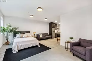 207 S Nebraska St, Portland, OR 97239 - Photo 44