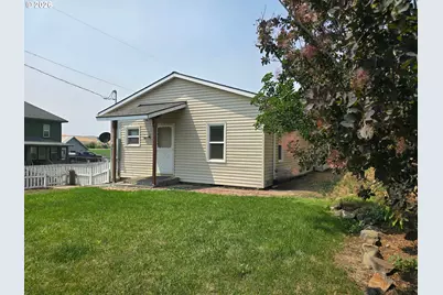 486 NW 2nd St, Dufur, OR 97021 - Photo 2