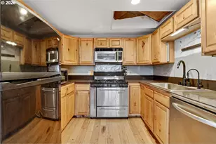 2607 E 26th St, Vancouver, WA 98661 - Photo 4