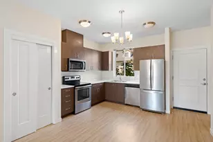 10831 E Burnside St, Portland, OR 97216 - Photo 14