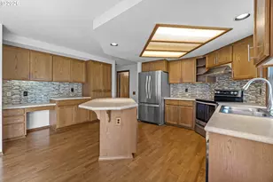 2204 NE 158th Ave, Portland, OR 97230 - Photo 18