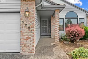 2204 NE 158th Ave, Portland, OR 97230 - Photo 4