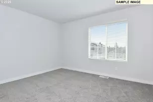 1215 Parkside Ave, Woodburn, OR 97071 - Photo 10