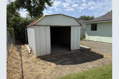 890 E Kennedy Ave, Hermiston, OR 97838 - Photo 32