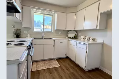 890 E Kennedy Ave, Hermiston, OR 97838 - Photo 8
