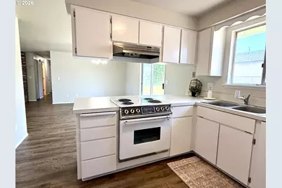 890 E Kennedy Ave, Hermiston, OR 97838 - Photo 10