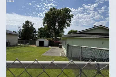 890 E Kennedy Ave, Hermiston, OR 97838 - Photo 34