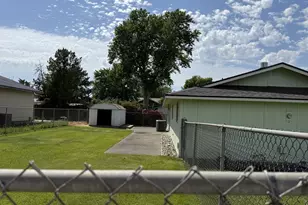 890 E Kennedy Ave, Hermiston, OR 97838 - Photo 34