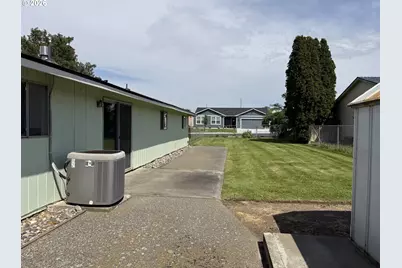 890 E Kennedy Ave, Hermiston, OR 97838 - Photo 30