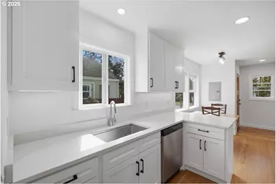 1020 N 3rd St, Woodburn, OR 97071 - Photo 18