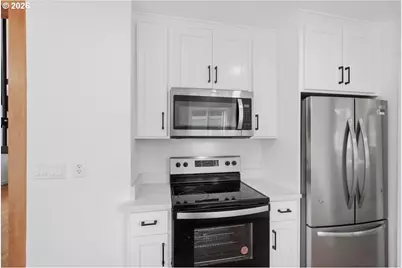 1020 N 3rd St, Woodburn, OR 97071 - Photo 20