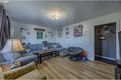 1860 Meade St, North Bend, OR 97459 - Photo 2