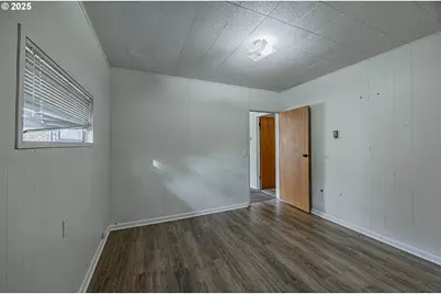 1860 Meade St, North Bend, OR 97459 - Photo 24