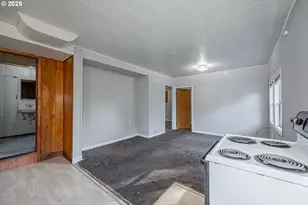 1860 Meade St, North Bend, OR 97459 - Photo 16