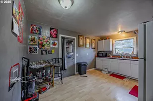 1860 Meade St, North Bend, OR 97459 - Photo 4